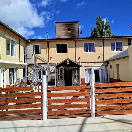 Hostel Elal El Calafate Bagian luar foto
