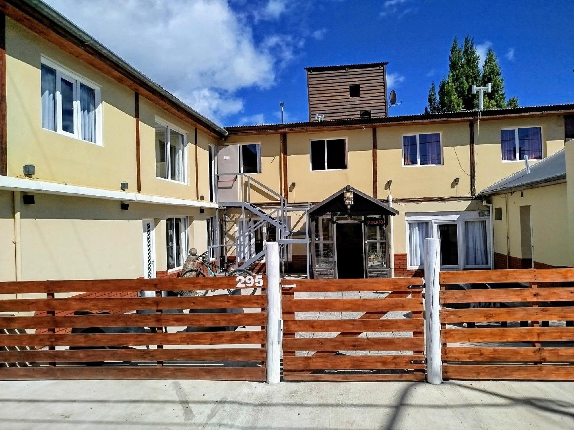 Hostel Elal El Calafate Bagian luar foto