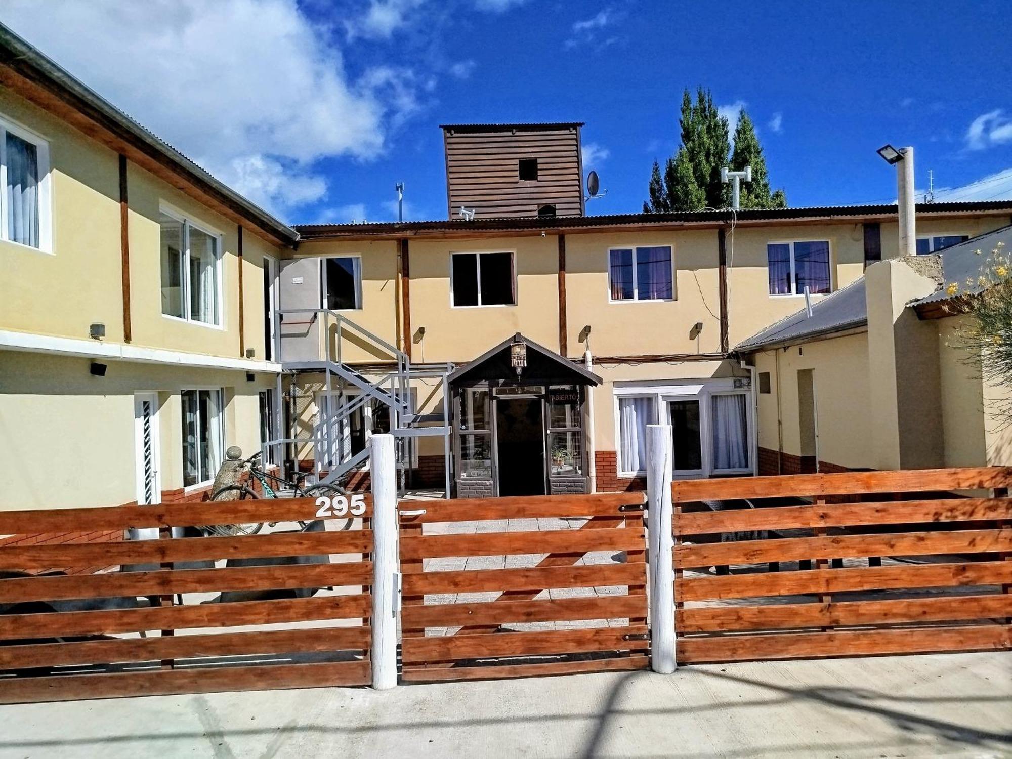 Hostel Elal El Calafate Bagian luar foto